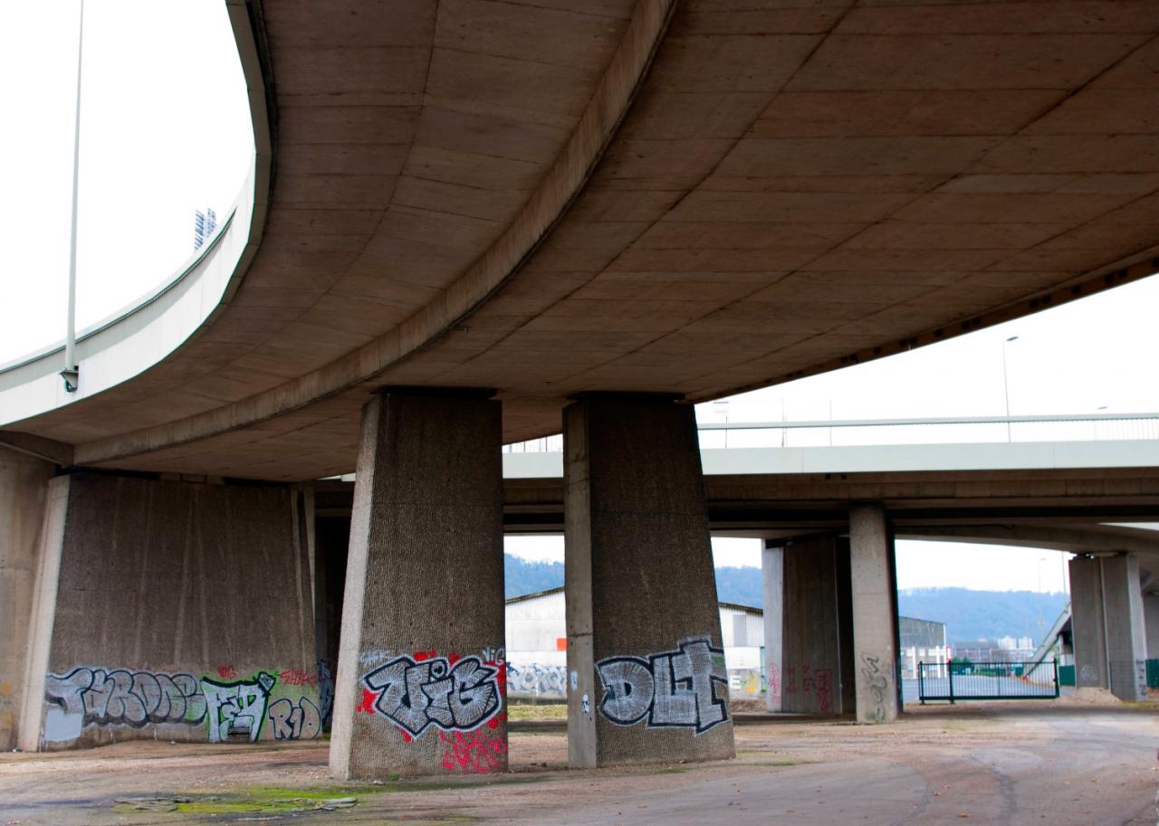 Vers le pont Mathilde