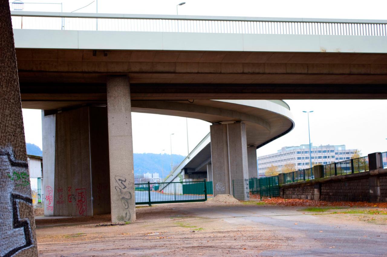 Sous le pont Mathilde